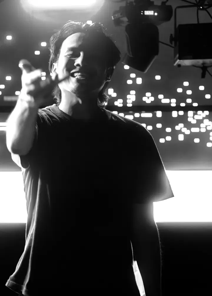 NAGA pointing out at the room mid-set